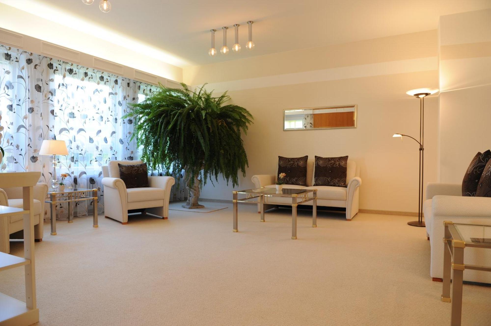 Hotel Christine Fussen Bagian luar foto