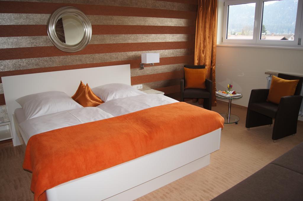 Hotel Christine Fussen Bagian luar foto